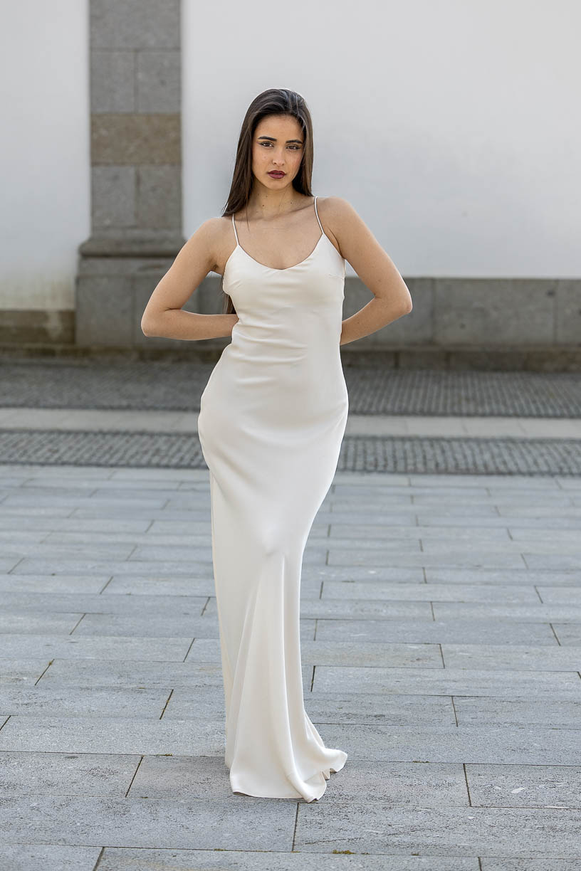 PC-87 (1) VESTIDO LONGO ACETINADO BEGE ELEH - Image 1