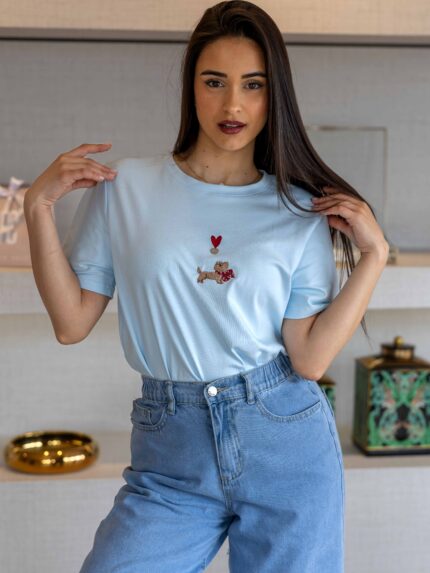 T-SHIRT AZUL COM BORDADO PONTO CHIC