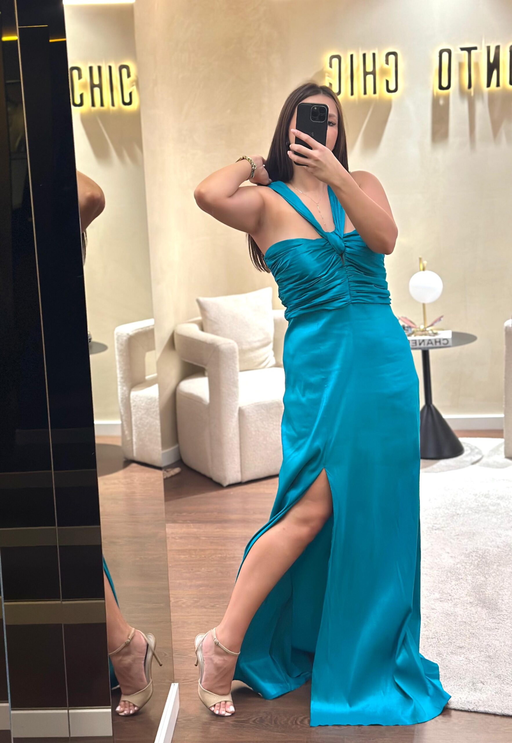 WhatsApp Image 2025-09-19 at 18.29.18 (2) VESTIDO TURQUESA PEITO FRANZIDO PONTO CHIC - Image 1