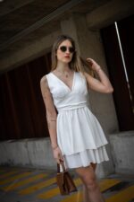 VESTIDO BRANCO COM FOLHOS PONTO CHIC - Image 3
