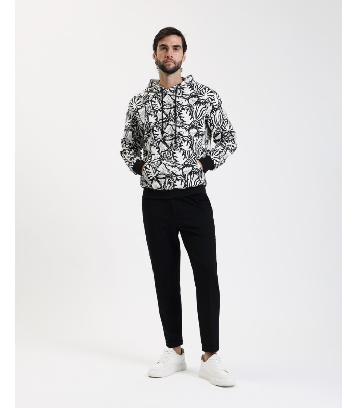 felpa-con-foglie-e-fiori-neri SWEATER COM ESTAMPADO FOLHAS GIANNI LUPO - Image 1