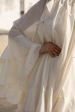 VESTIDO CRU FLUIDO COM FOLHOS PONTO CHIC - Image 5