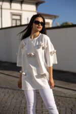 T-SHIRT BRANCA COM LAÇOS BEGE PONTO CHIC - Image 2