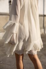 VESTIDO CRU FLUIDO COM FOLHOS PONTO CHIC - Image 3