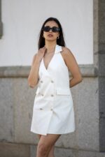 VESTIDO CURTO BRANCO COM BOTÕES NA FRENTE PONTO CHIC - Image 2