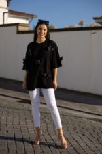 T-SHIRT PRETA COM LAÇOS PRETO PONTO CHIC