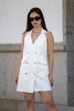 VESTIDO CURTO BRANCO COM BOTÕES NA FRENTE PONTO CHIC