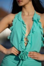 VESTIDO CURTO TURQUESA COM FOLHOS NO SECRETS - Image 5