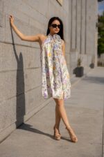 VESTIDO FLORIDO COM FOLHOS LANÇA PERFUME