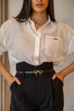 CAMISA COM RISCA BRANCA E BOLSO PONTO CHIC - Image 5