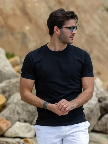 T-SHIRT DECOTE REDONDO PRETO ZOLF