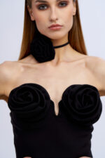 TOP PRETO COM ROSAS NO SECRETS - Image 2