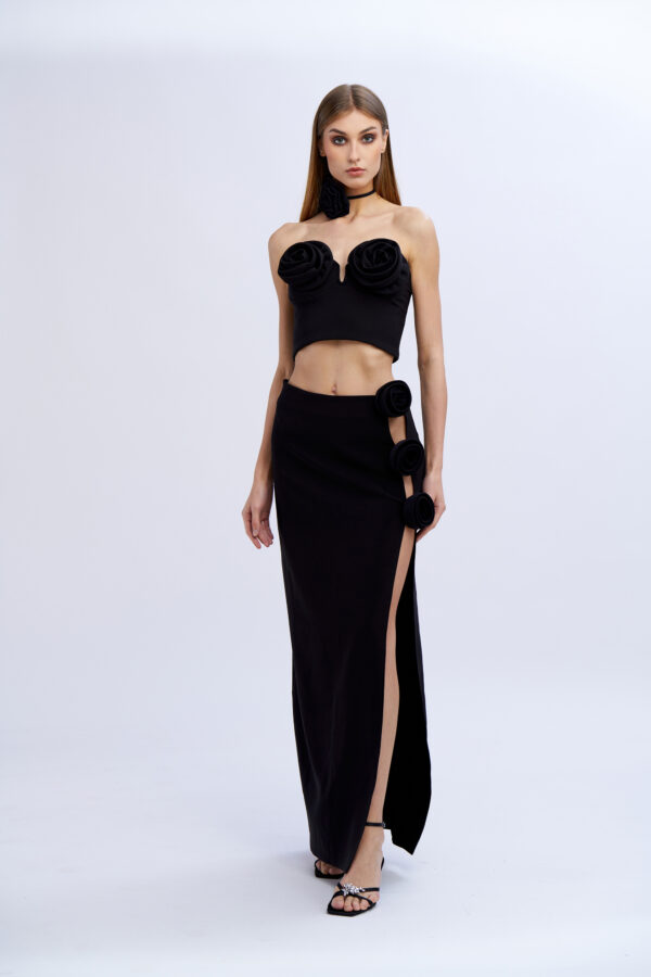 251NS213_4-600×900 SAIA COMPRIDA COM RACHA E FLORES NO SECRETS - Image 1