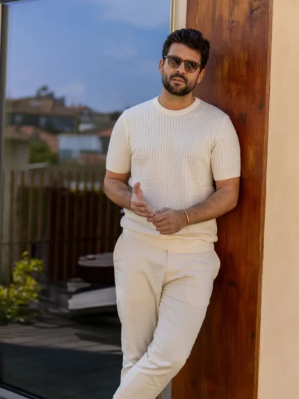 T-SHIRT BRANCA TRICOT COM TRANÇAS ZOLF