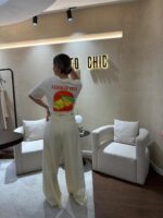 T-SHIRT AMARELA ESTAMPADO DOLCE VITA PONTO CHIC - Image 4