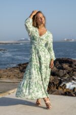 VESTIDO BRANCO FLUIDO COM DETALHES VERDES BSB