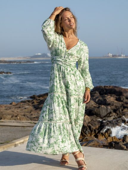 VESTIDO BRANCO FLUIDO COM DETALHES VERDES BSB