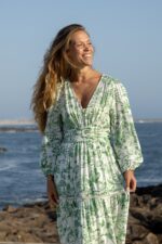 VESTIDO BRANCO FLUIDO COM DETALHES VERDES BSB - Image 2