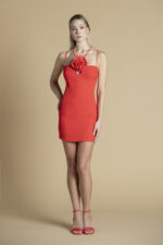 VESTIDO CURTO VERMELHO COM FLOR SAHOCO