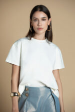 T-SHIRT COM APLICAÇÃO LATERAL DE SÓIS SAHOCO