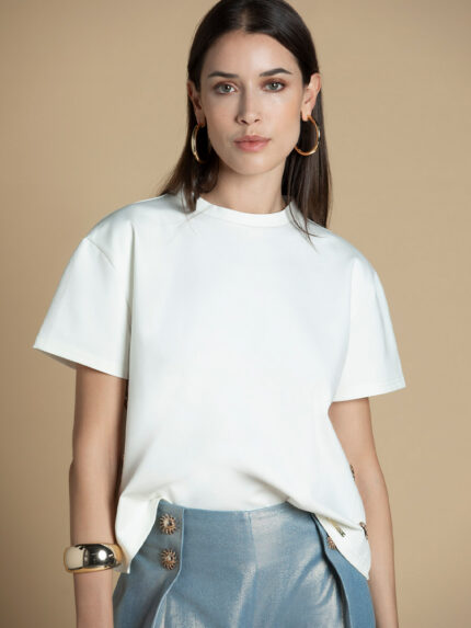 T-SHIRT COM APLICAÇÃO LATERAL DE SÓIS SAHOCO