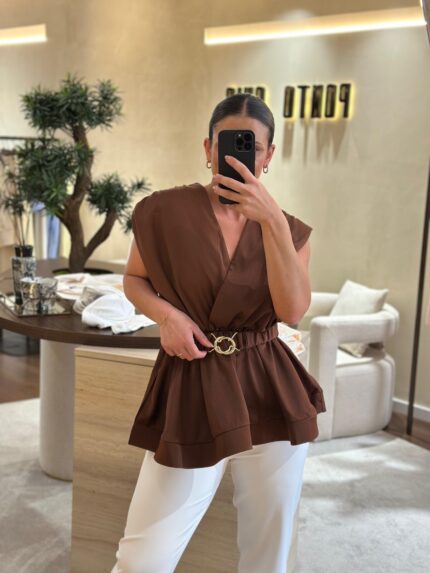 TOP CASTANHO ACETINADO COM OMBREIRAS PONTO CHIC