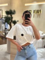 T-SHIRT BRANCA COM FLOR NA FRENTE PONTO CHIC - Image 4