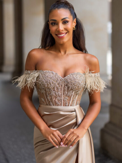 VESTIDO DOURADO EM CETIM COSTAS EM RENDA PONTO CHIC