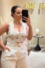 TOP CURTO BRANCO COM ESTAMPADO PONTO CHIC