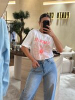 T-SHIRT BRANCA COM ESTAMPADO AMOUR PONTO CHIC - Image 4