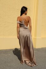VESTIDO LONGO CAMEL COM CORTE ASSIMÉTRICO ELEH - Image 4