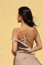 VESTIDO LONGO CAMEL COM CORTE ASSIMÉTRICO ELEH - Image 9