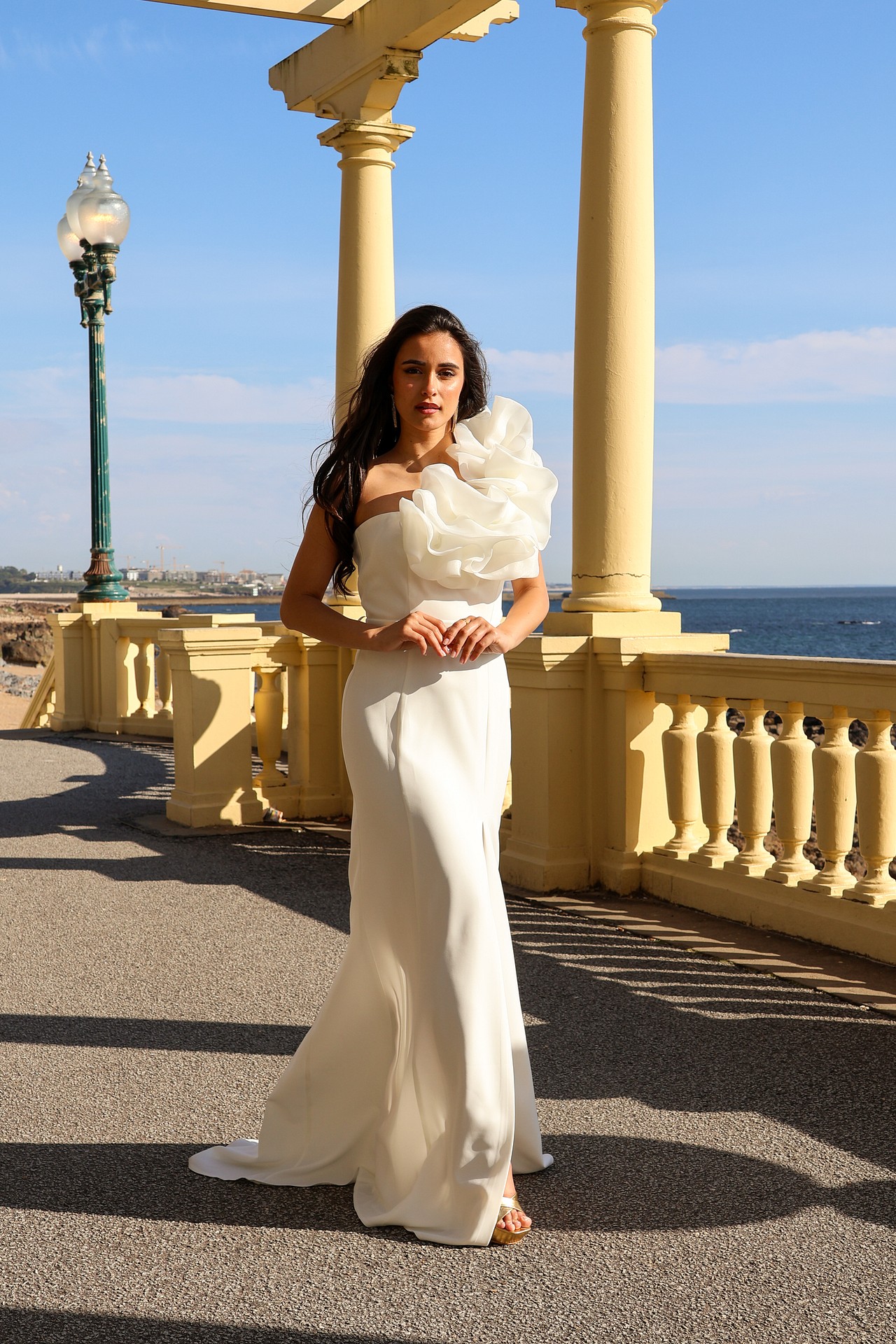 galleries_223d511d-521a-4bd6-8f05-0f306a18e636_e3398ae0-fb2e-40c0-bd2d-6914e9e948f1_v2__thumb_l VESTIDO COMPRIDO BRANCO COM FOLHO PONTO CHIC - Image 1