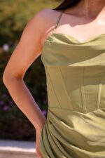 VESTIDO COMPRIDO VERDE AZEITONA PONTO CHIC - Image 5