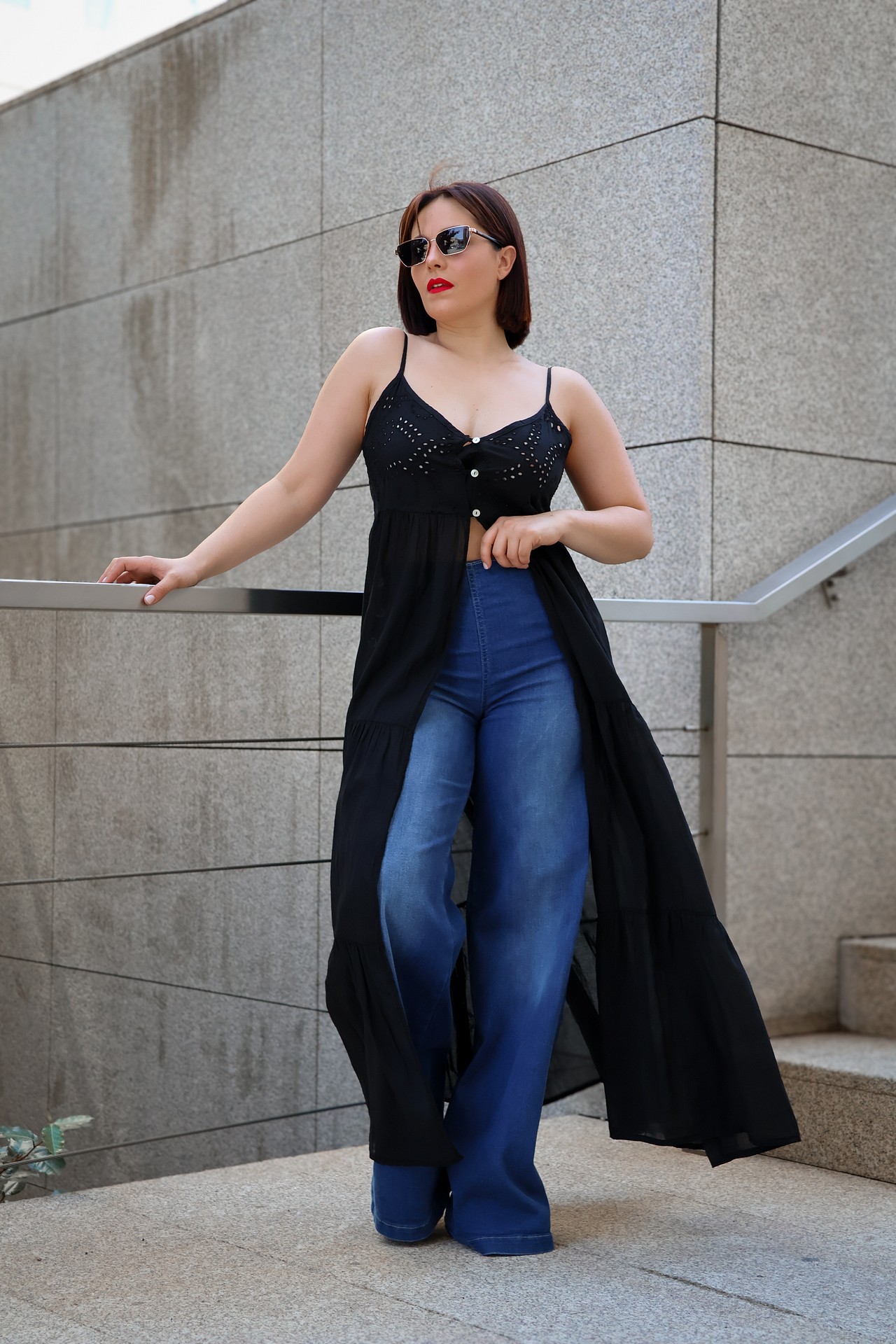galleries_32610d33-f663-420f-b84c-4b94c68136ff_9ddf1fc0-fc1a-4b26-b564-fa21ba9d1f94_v2__thumb_l TOP PRETO ALÇA FINA COM BORDADO RUGA - Image 1