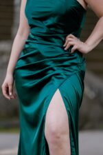 VESTIDO COMPRIDO VERDE COM PREGAS PONTO CHIC - Image 8