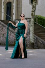 VESTIDO COMPRIDO VERDE COM PREGAS PONTO CHIC