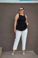 CALÇA BRANCA COM FIVELA PONTO CHIC