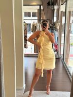 VESTIDO CURTO AMARELO COM FOR PONTO CHIC