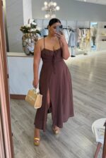 VESTIDO COMPRIDO CASTANHO COM RACHA PONTO CHIC