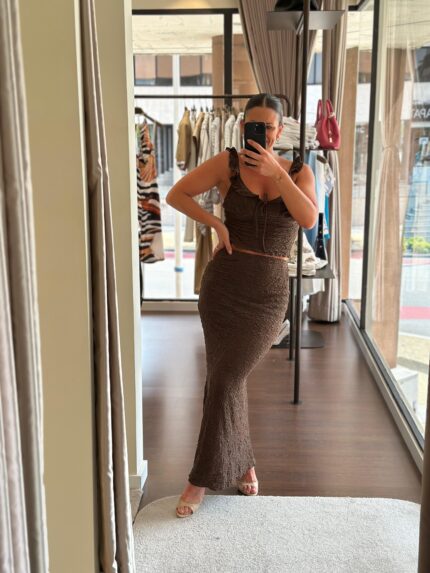 CONJUNTO CASTANHO DE SAIA E TOP PONTO CHIC