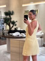 VESTIDO CURTO AMARELO COM FOR PONTO CHIC - Image 2