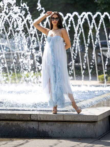 VESTIDO AZUL EM TULE COM FOLHOS PONTO CHIC