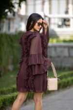 VESTIDO CURTO CASTANHO COM FOLHOS PONTO CHIC - Image 7