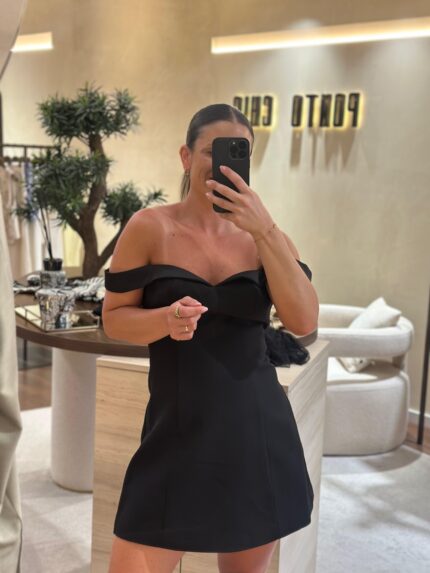 VESTIDO PRETO ABA NO DECOTE PONTO CHIC
