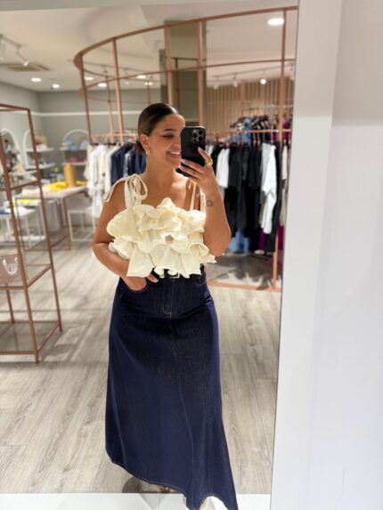 TOP BEGE COM FOLHOS NA FRENTE PONTO CHIC