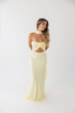 VESTIDO COMPRIDO AMARELO COM FLOR PONTO CHIC - Image 3