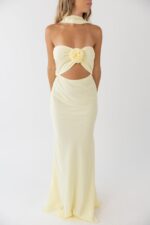 VESTIDO COMPRIDO AMARELO COM FLOR PONTO CHIC - Image 5