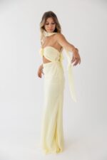 VESTIDO COMPRIDO AMARELO COM FLOR PONTO CHIC - Image 6