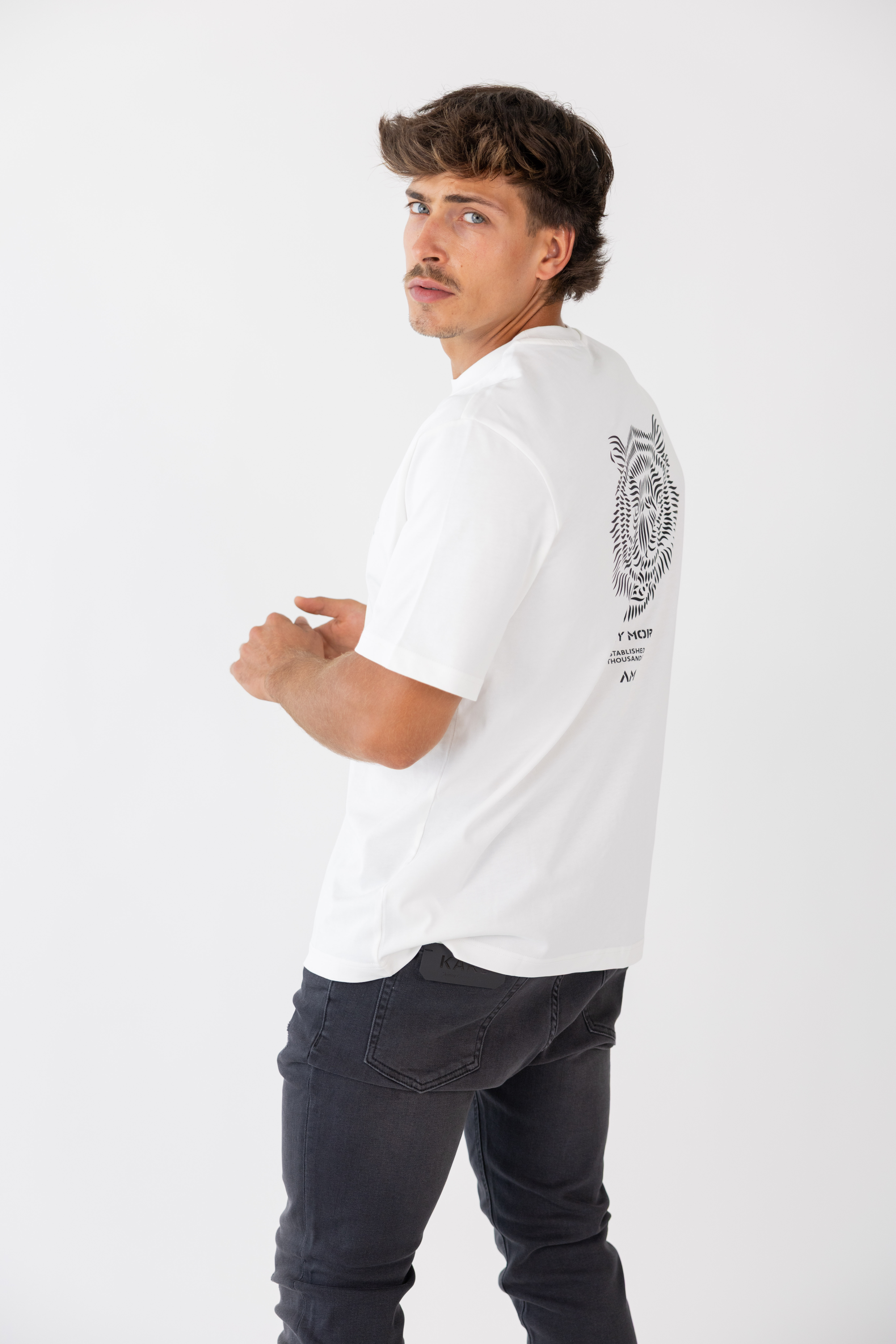 3R1A9674 T-SHIRT BRANCA ESTAMPADO TIGRE NA COSTA ANTONY MORATO - Image 1